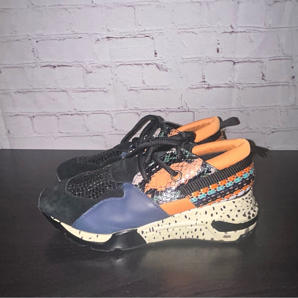 Steve Madden Cliff Orange Sneaker women’s size 9.5